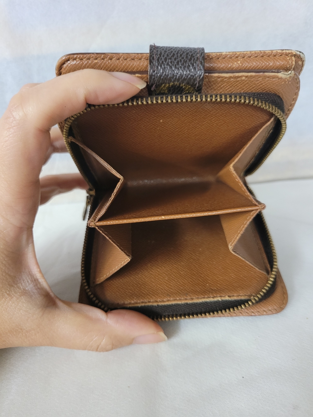 LV Monogram Compact Zippy Wallet, CA0998 - Picture 5 of 11